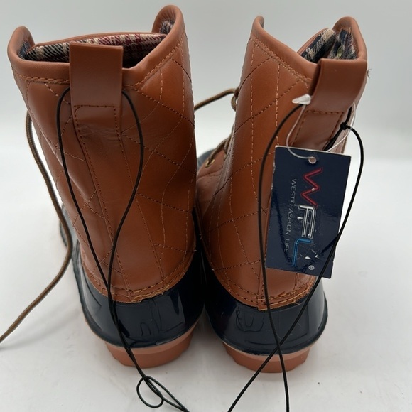 West Fashion Life (WFL) Duck boots Size 7, NWT - Picture 4 of 7